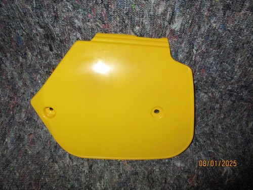 cache latéral arrière neuf et d'origine SUZUKI RM 1984 1985  réf 47211-14500