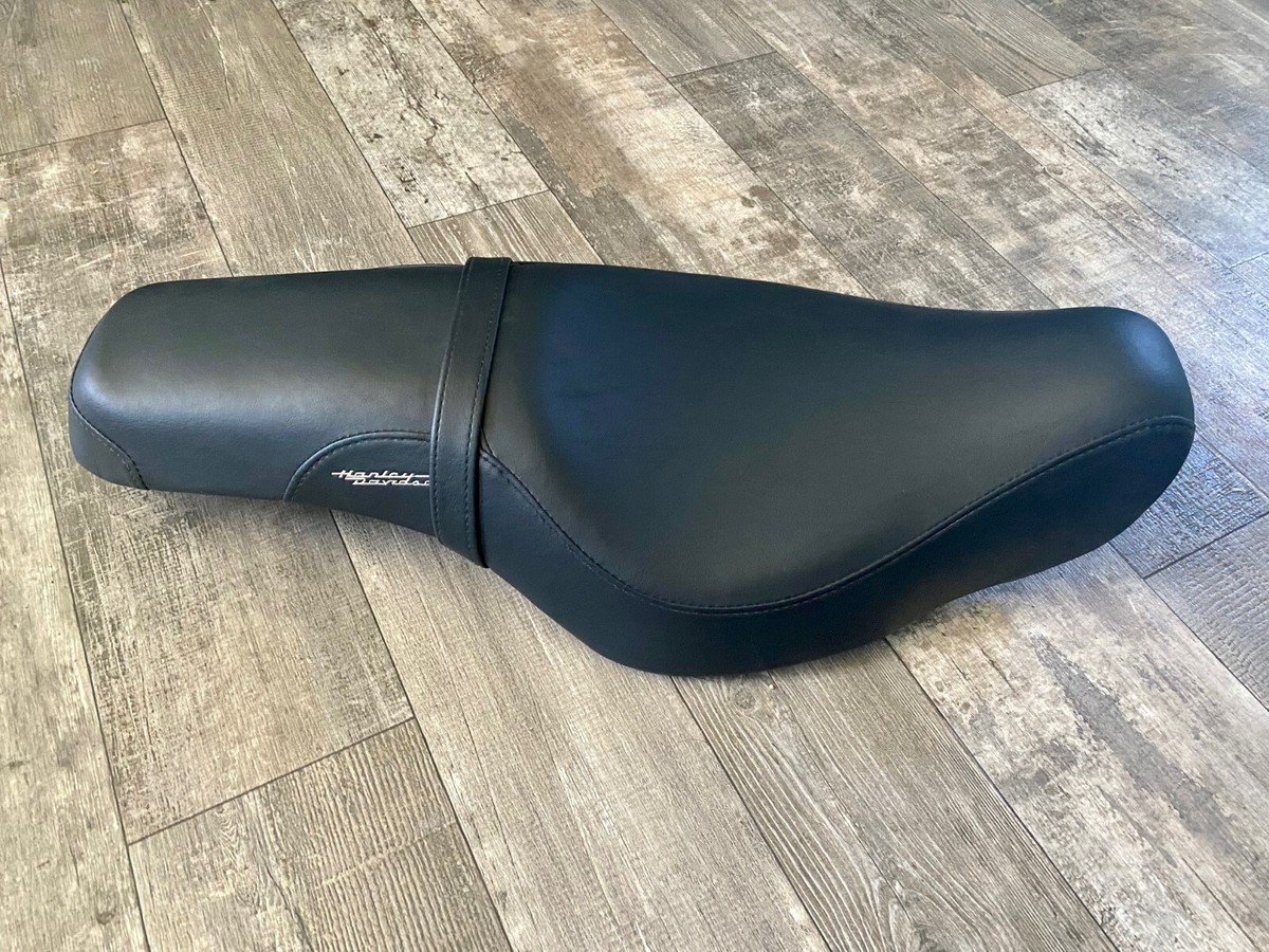 Harley Davidson Badlander Seat for 04-Later XL883 STD and Harley Davidson Badlander Seat for 04-Later XL883 STD and