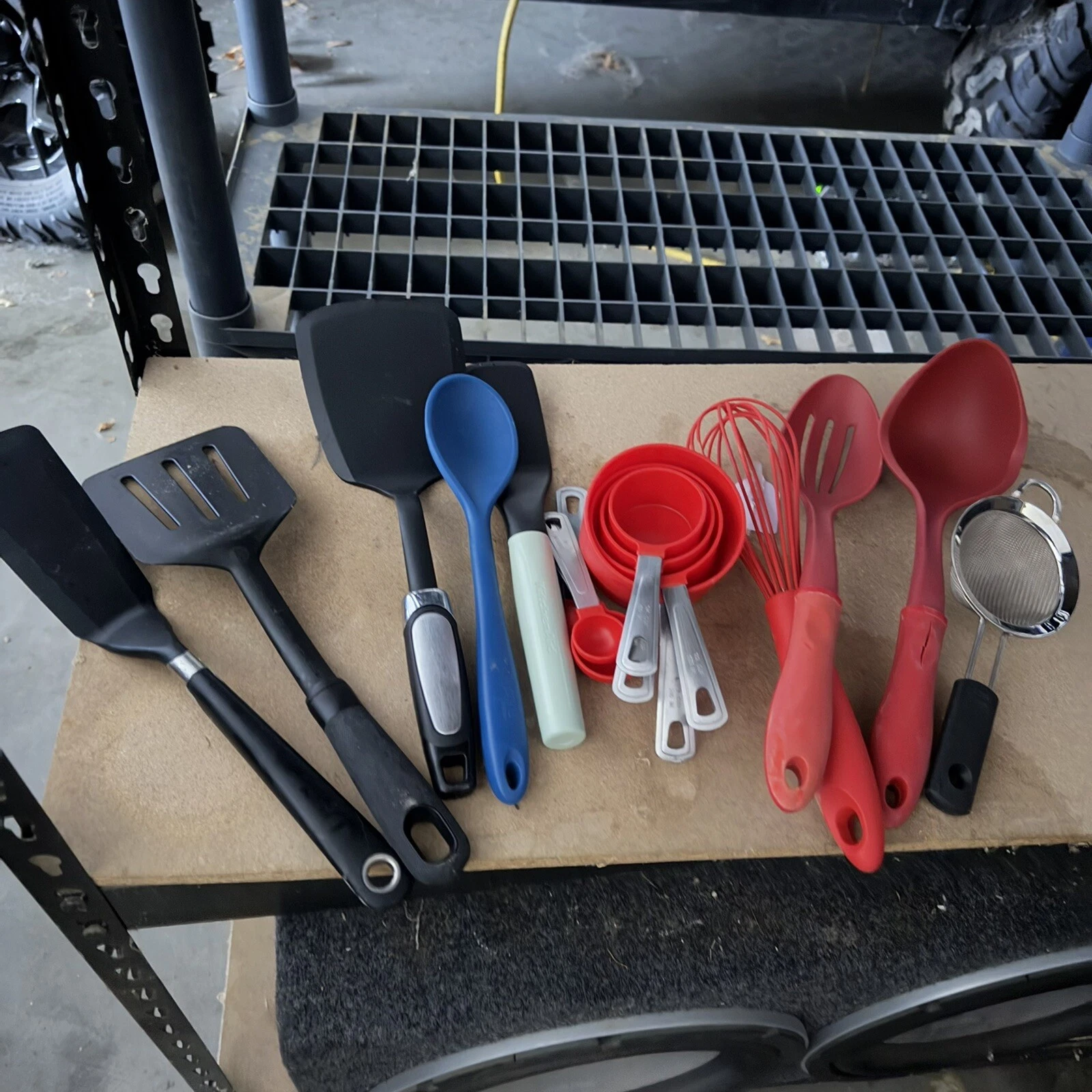 16 Kitchen Utensils - 4 Measuring Cups 3 Spoons Ladle Whisk Large Spoon Spatulas