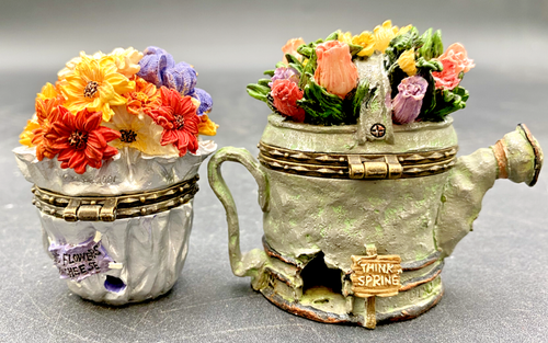 (2) BOYDS BEARS TRINKET BOXES KENDRA'S WATERING CAN & FLORA'S BLOOMIN BUNCH - Picture 4 of 17