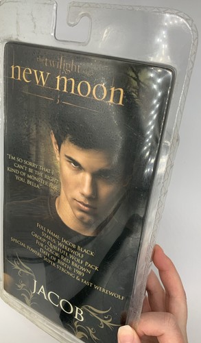 Twilight New Moon Neca Action Figures - Bella, Edward, Jacob, 2009 - Picture 6 of 10