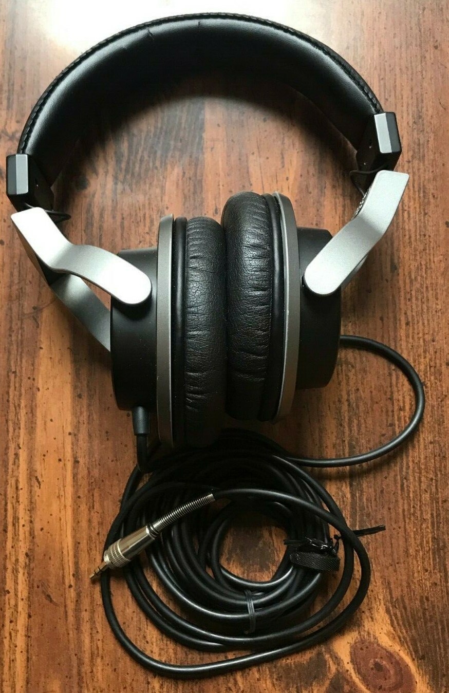 Yamaha HPH-MT7 Over-Ear Monitoring Headphones Yamaha HPH-MT7 Over-Ear Monitoring Headphones