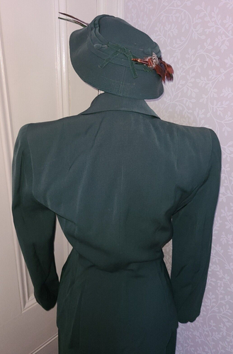Vtg Hixons of Milwaukee green Forstmann wool skirt suit & feathered hat ca 1940s - Picture 18 of 24