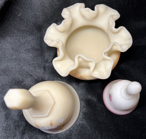 3 Piece FENTON 2 Bells 1 Bowl Hand-painted BEAUTIFUL  VTG - Picture 2 of 12
