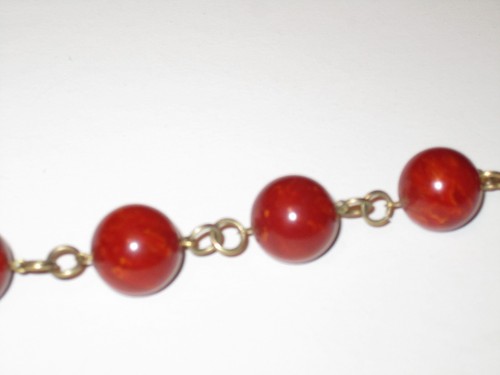 VINTAGE BAKELITE RED MARBLE BEADED BRACELET - TESTED - Picture 2 of 4