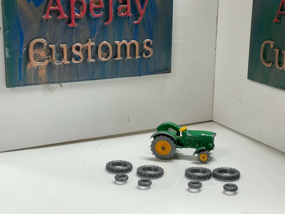 lesney matchbox john deere tractor no 50 , 2 sets of grey tires - Image 2 of 2