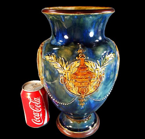 LOVELY, VERY LARGE, DOULTON ARTWARE VASE with FINE SPRIGGING - Picture 11 of 13