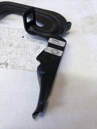 🔥🔥🔥🔥Genuine GM Driver Side Running Board Mounting Bracket 25831411 Qty 1. - Picture 3 of 6