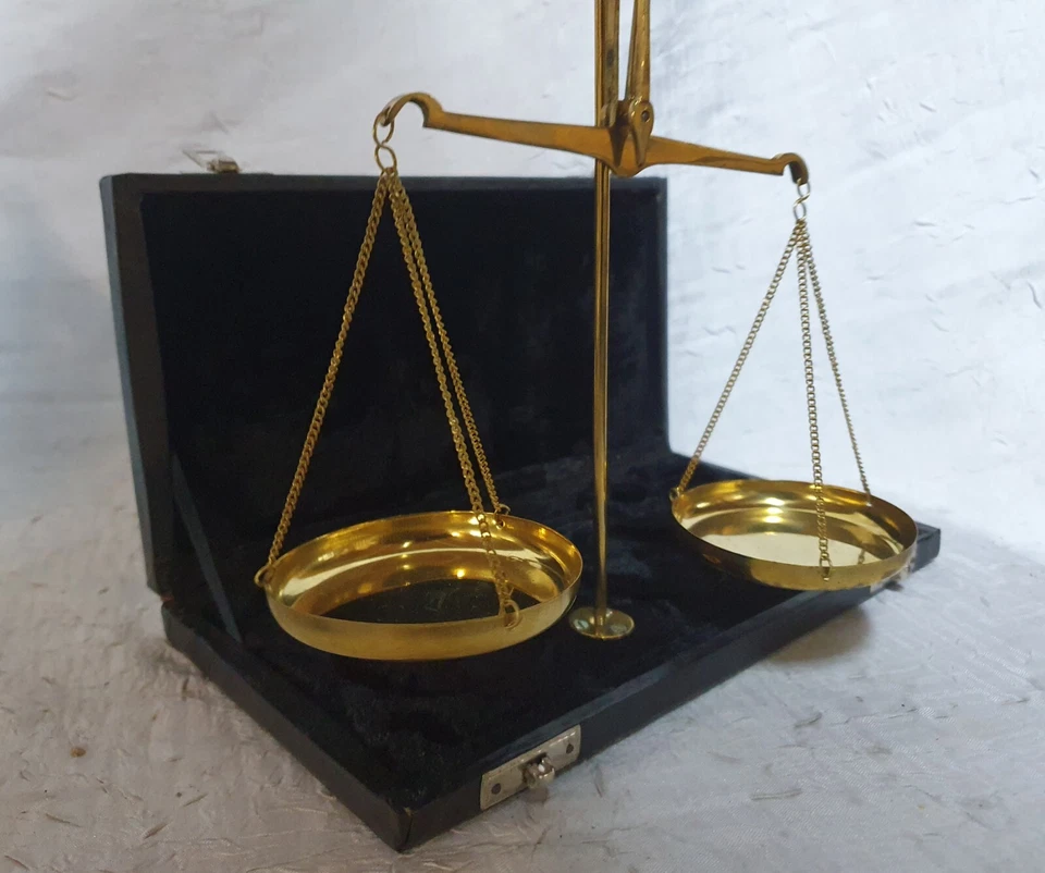  Balance trébuchet de précision dans valisette cuir de Bijoutier ou pharmacien. - Photo 2/4