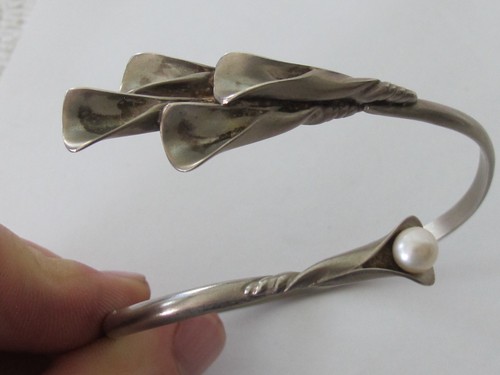 B1 Holly Stults Santa Fe Sterling Silver Artisan Cuff Floral Pearl Bracelet - Picture 4 of 8