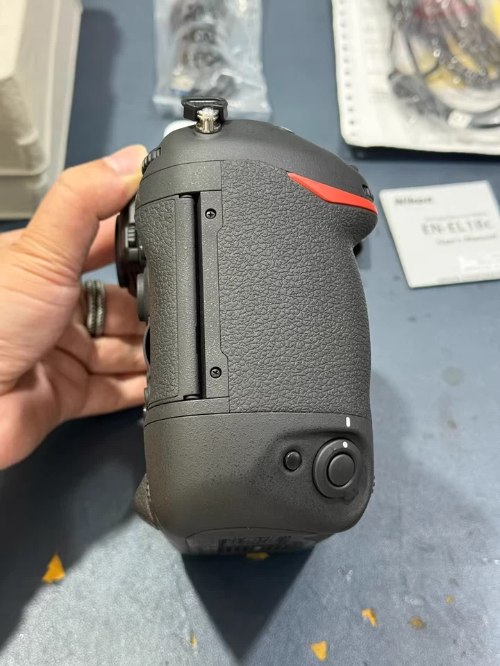 Brand NEW Nikon D5 XQD VERSION 20.8MP DSLR Camera VAT 20% - Photo 2/4