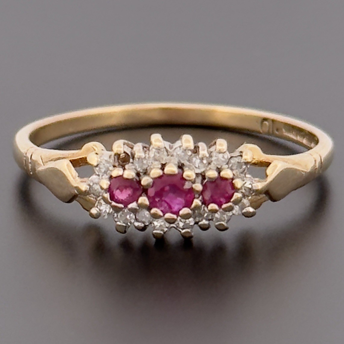 9ct Yellow Gold Ruby & Diamond Cluster Ring Size R Hallmarked