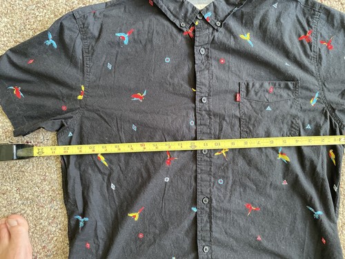 Levi's Men Button Up Shirt XL Blue Birds Allover Animal Parrots Short Sleeve - Picture 6 of 6