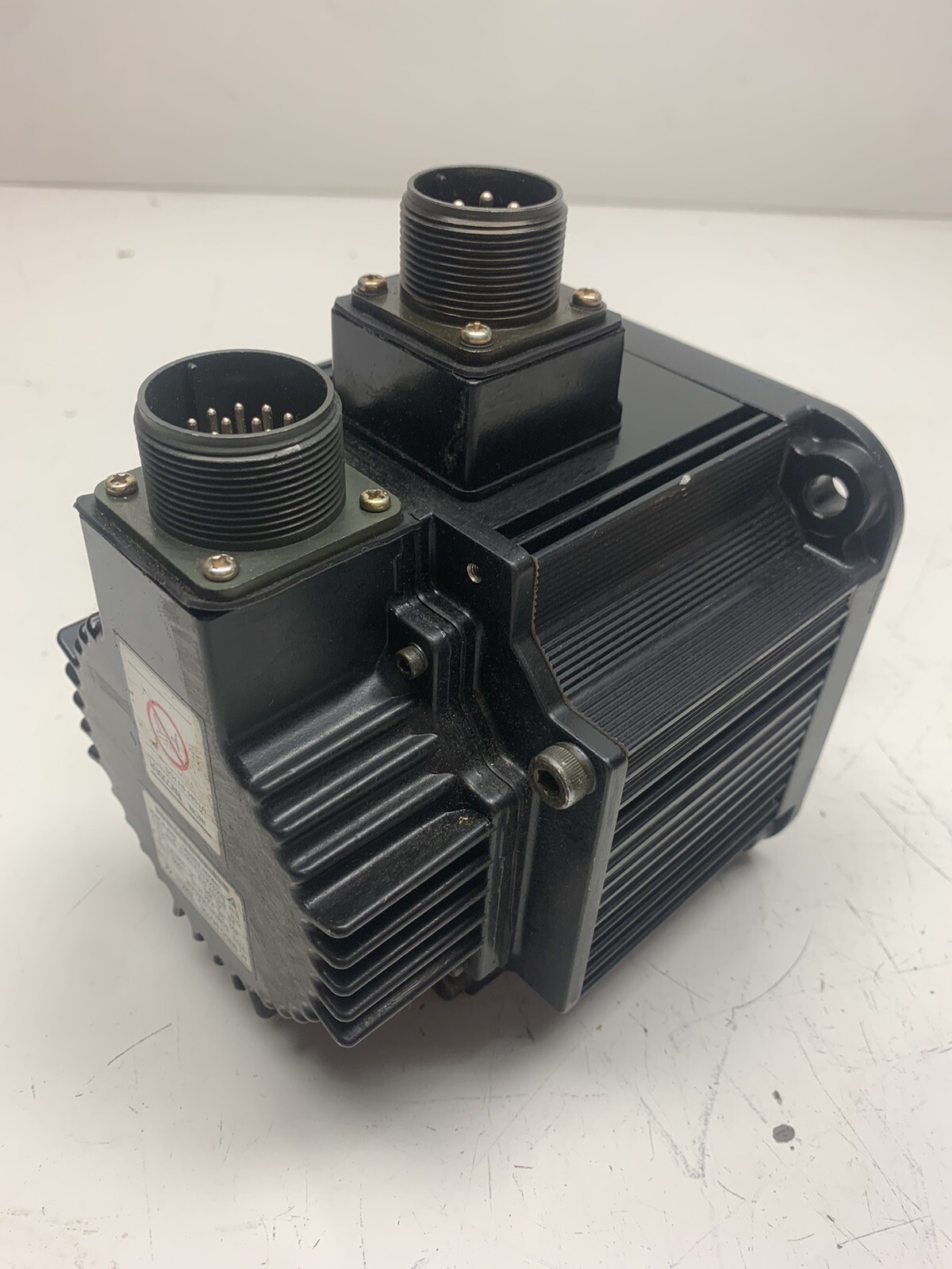 Yaskawa AC Servo Motor SGMGH-05ACA6F 450W 200V 3.8A - Picture 3 of 12