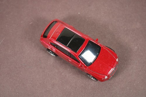 Classic Matchbox '18 Bentley Bentayga Metallic Maroon Paint LQQK - Picture 5 of 6