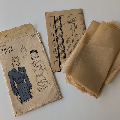 Vintage 1940s Vogue 8941 Blouse with Sailor Collar Sewing Pattern, size 16 - Picture 2 of 6
