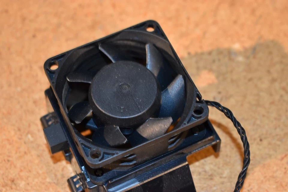 HP 822327-001 Rear Fan & Fan Duct Assembly for HP Z240 SFF Foxconn PVA060G12N - Image 2 of 4