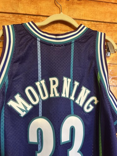 M&N Authentic Alonzo Mourning Charlotte Hornets lila Trikot Gr. XL signiert COA - Bild 3 von 8