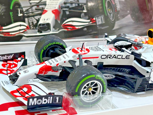 Minichamps F1 1:18 M.Verstappen World Champion 2021 RB16B special Livery Honda - Picture 10 of 15