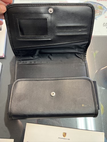 2005 PORSCHE CAYENNE OWNERS MANUAL WARRANTY CUSTOMER BOOK SET W/ BLACK CASE OEM - Foto 6 di 7