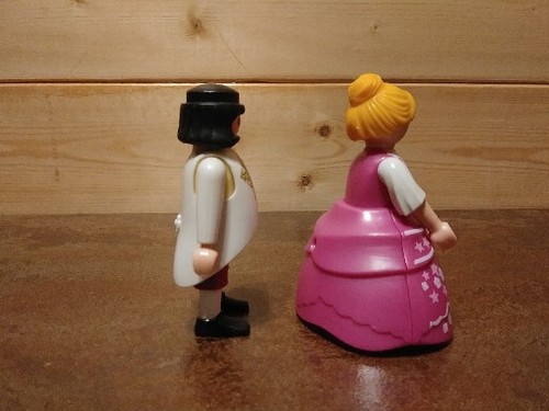 Playmobil Prinz Prinzessin Mädchen Junge Lakai Blumen Kleid rosa Dame Mann blond - Bild 2 von 8