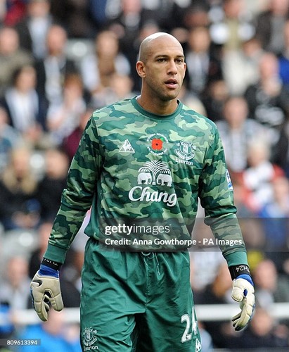 Everton FC - Tim Howard - Match Worn Shirt - ENG Poppy Remembrance Day 11-5-2011 - Picture 6 of 11