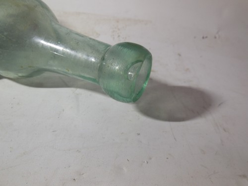 Antike runde Glasflasche mit abgerundetem Boden Klecksverschluss grün aqua