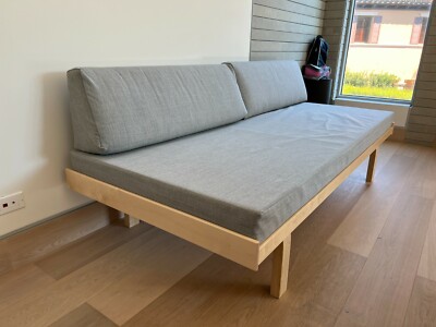 great condition Artek Alvar Aalto Daybed 710 in grey fabric