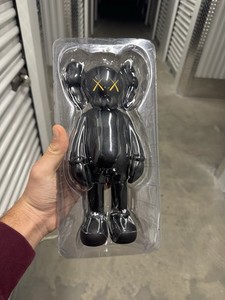 【正規品】KAWS MEDICOM TOY BFF BLACK EDITION KAWS BFF Black Edition - YouTube