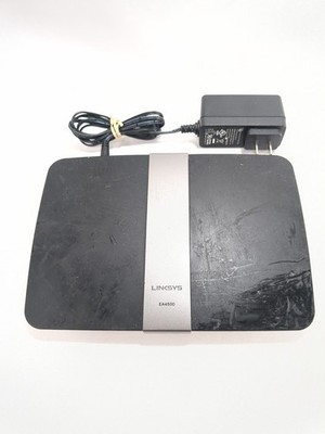 Linksys EA4500 Dual-Band WiFi Router Tested Sticky Rubber Coating