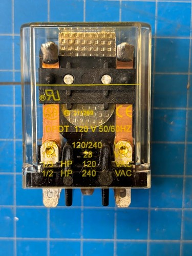Relè Quadrato D 120V Ser B 8501KL12V20 - Foto 3 di 3