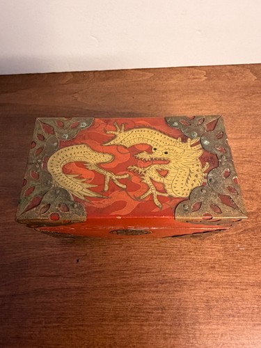 CAJA DE CARTAS ESTILO ASIÁTICO CON CARTAS~COLOR NARANJA CON FIGURAS DE LATÓN - Imagen 2 de 9