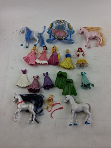 Set 19 Disney Princess MAGICLIP Puppen & Kleider und Pferde N Carrage  - Bild 1 von 11