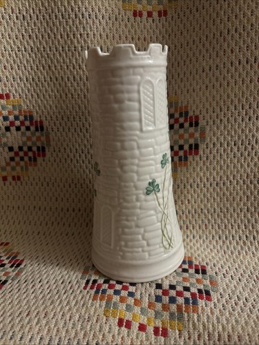 Belleek Castle Porcelain Ivory Vase 150th Anniv. 7 3/4” Shamrock Ireland - Picture 4 of 8