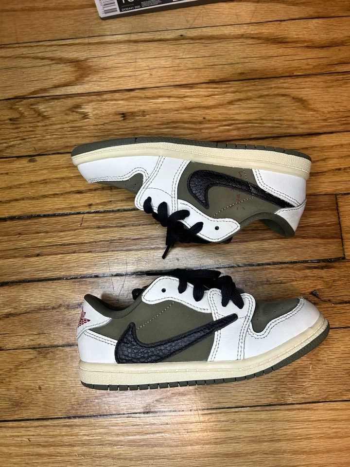 Travis Scott Jordan 1 mediano oliva talla 10c niño pequeño  Foto 3 de 4