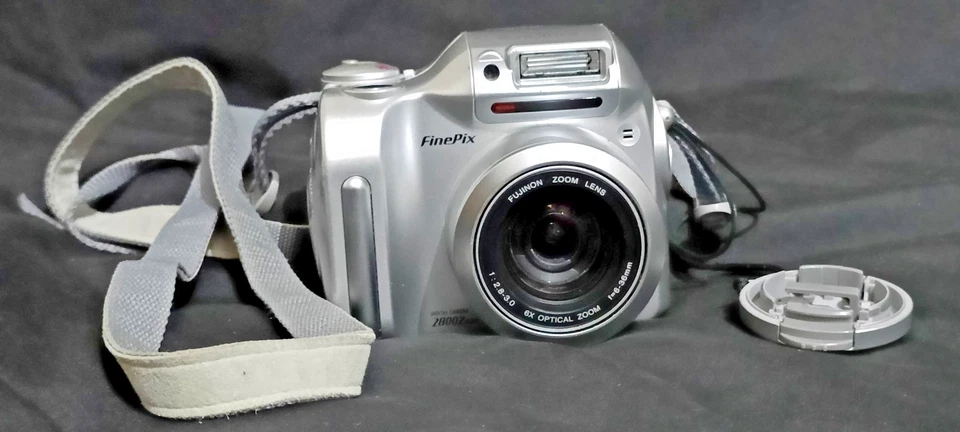 FUJIFILM FINEPIX 2800 ZOOM Digital Camera VGC -Silver - Image 4 of 4
