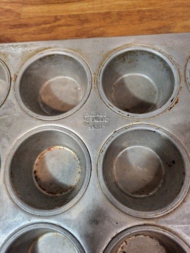 Commercial Bakery Chicago Metallic 5520 Muffin Pan 24 Spots - Picture 2 of 4