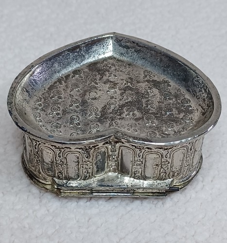 Vintage Heart Shaped Jewelry Box Trinket Box Silver Tone Metal *With Flaws* - Picture 13 of 20