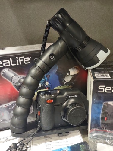 sealife dc1400 camera and sealife sl980 housing and light W/ Boxes, Manuals - Picture 8 of 24