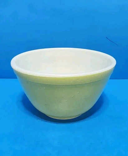 VINTAGE PYREX SMALL 1-1/2 PT YELLOW MIXING BOWL #2 Made in USA