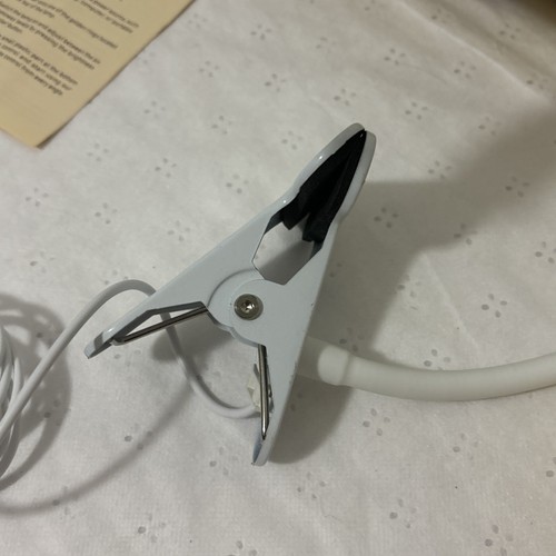 Ergojojo Clip on LED Star Night Light/ Reading Light for Babies Kids and Adults - Picture 3 of 6