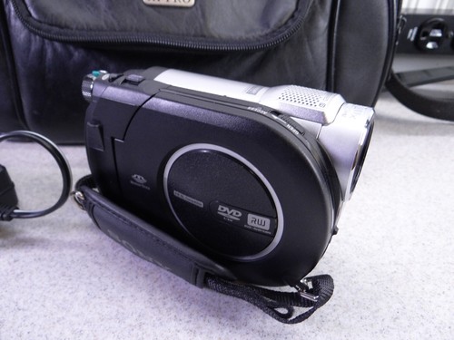 SONY HandyCam Video Camera DCR-DVD610 w/Charger, Bag, Manual, cables and Disc - Picture 8 of 20