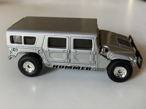 100% Hot Wheels ‘02 Hummer Motor Trend Magazine Series 1/64 Scale - Picture 9 of 12