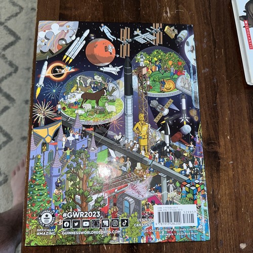 Guinness World Records 2023 Hardcover Guinness World Records - Foto 2 di 2