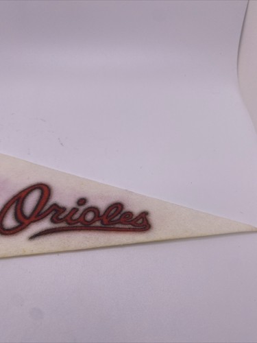 Vintage 1970s Baltimore Orioles 9 X4 mini Pennant - Picture 3 of 4