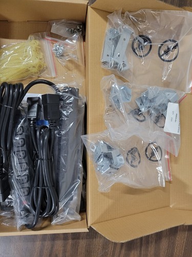 HP Modular Power Distribution Unit KIT ASSY ACC, C13, STIKS R5500XR - Open Box - Picture 7 of 10