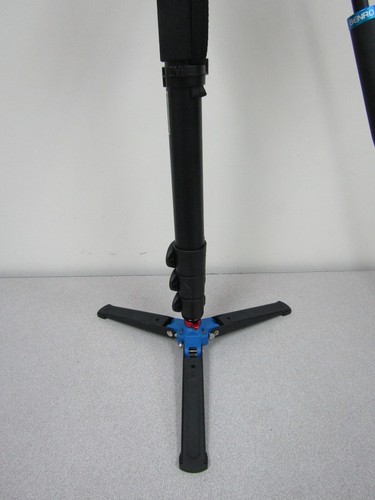 Benro A48FDS4PRO Aluminum Monopod with 3-Leg Base -- Max Load 8.8 lb (4 kg) (e) - Picture 6 of 12