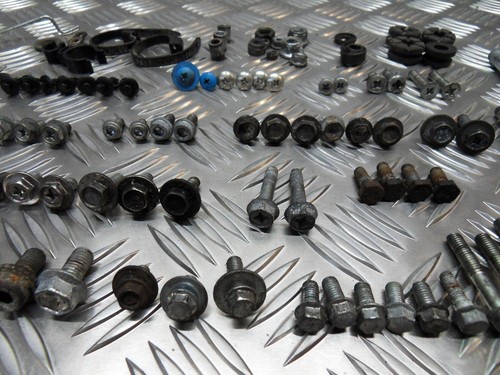 Genuine Suzuki GSXR 600 / 750 Job lot of bolts & fixings 2006 to 2007 - Picture 7 of 12