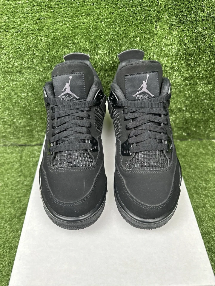 Talla 5.5 (GS) - Jordan 4 Retro 2020 Low Black Cat Foto 2 de 4