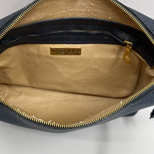 Vintage Bottega Veneta Textured Leather Shoulder Bag Purse Navy Needs Some TLC - Picture 11 of 19